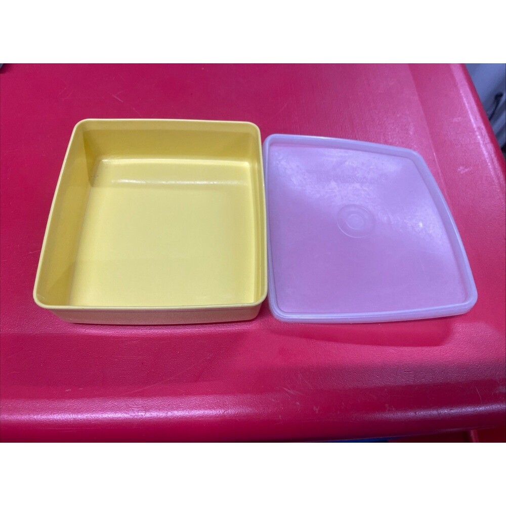 Vintage TUPPERWARE Square Away  Sandwich Keeper 670 & 671 - Yellow